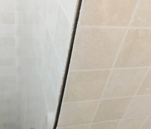 西市瓷砖空鼓维修公司分享阳台瓷砖脱落的修复过程可以分为以下几个步骤